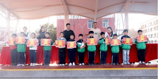团举行2025年体育节暨春季运动会瓦力棋牌游戏平度市南京路小学教育集(图7)
